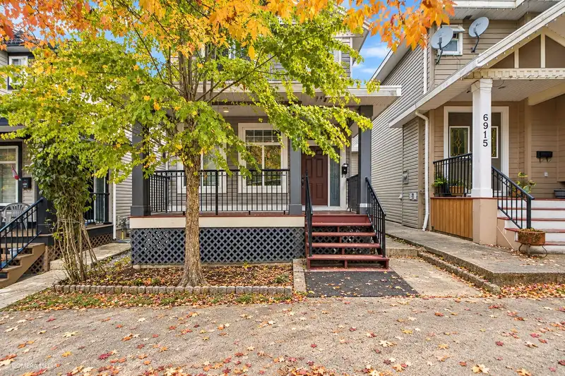 6911 144A STREET - photo 2 of 32