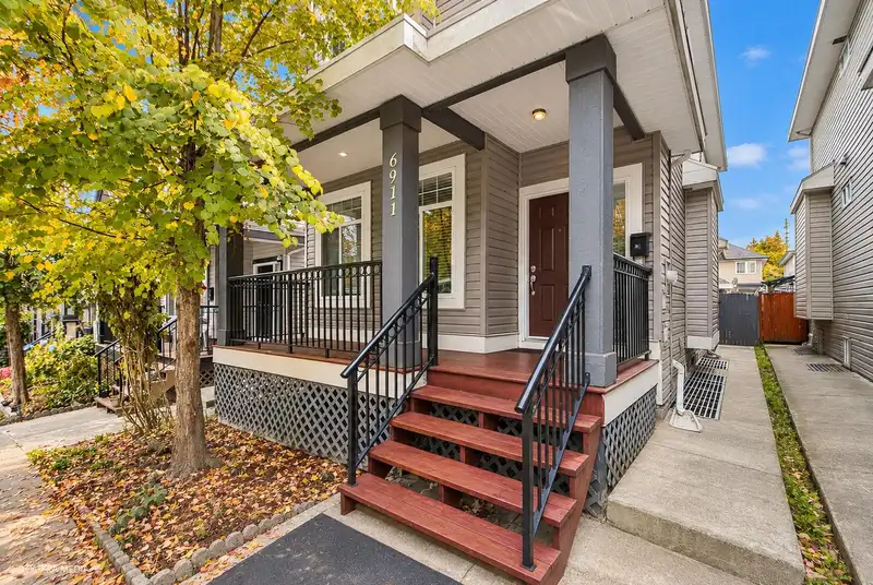 6911 144A STREET - photo 3 of 32