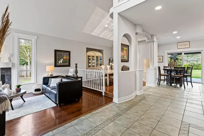 111B HEMLOCK DRIVE - photo 4 of 40