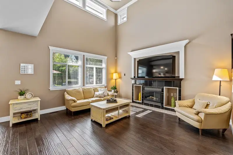 7077 197B STREET - photo 4 of 31