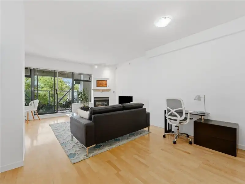 503 2228 MARSTRAND AVENUE - photo 4 of 5