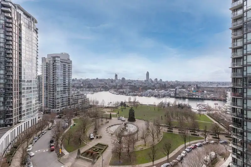 1602 1495 RICHARDS STREET - photo 2 of 22
