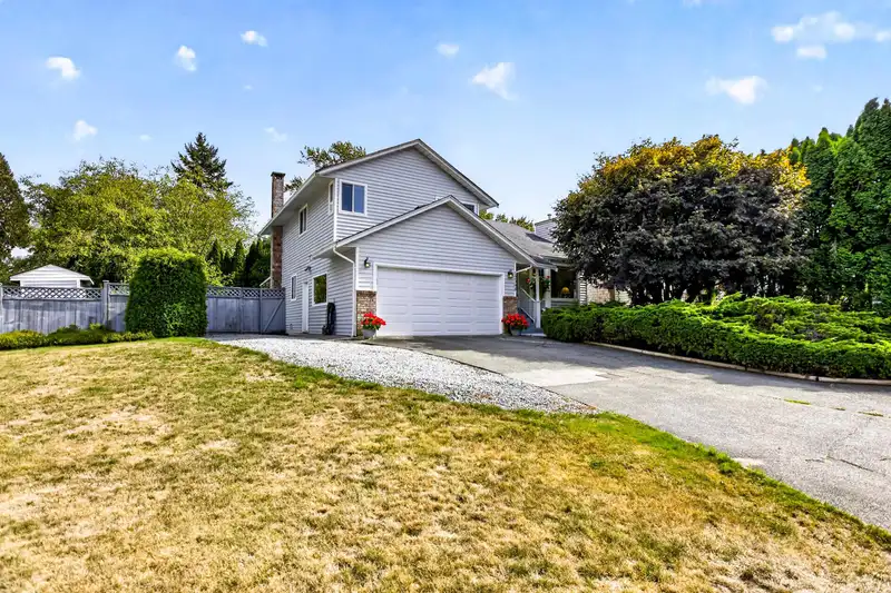 12398 233 STREET - photo 2 of 35