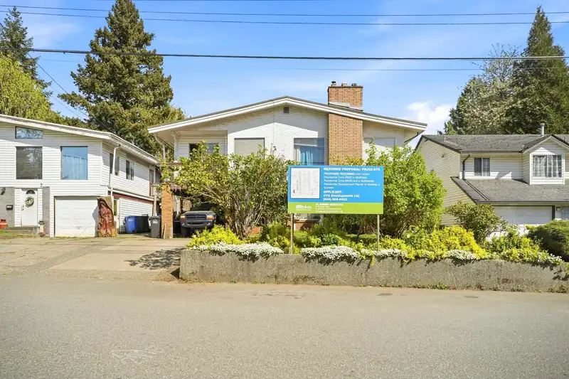 2574 CAMPBELL AVENUE - photo 1 of 15