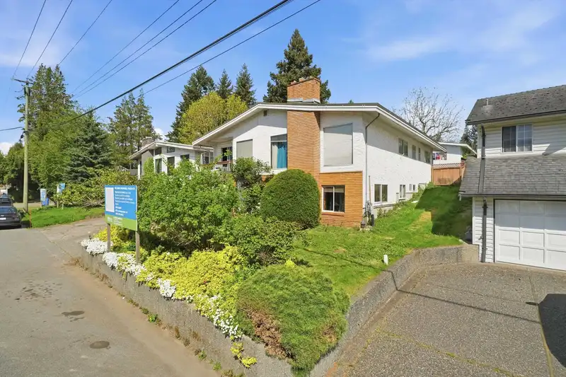 2574 CAMPBELL AVENUE - photo 2 of 15