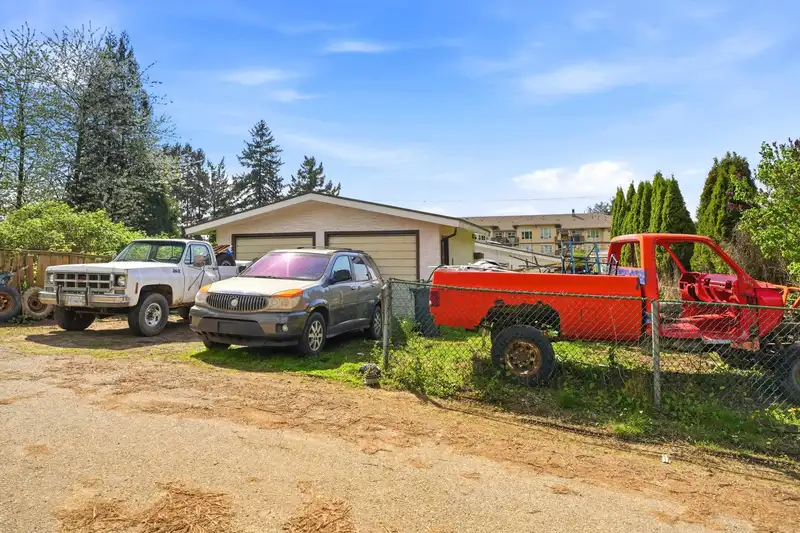 2574 CAMPBELL AVENUE - photo 3 of 15