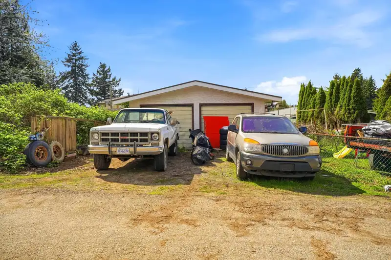 2574 CAMPBELL AVENUE - photo 4 of 15
