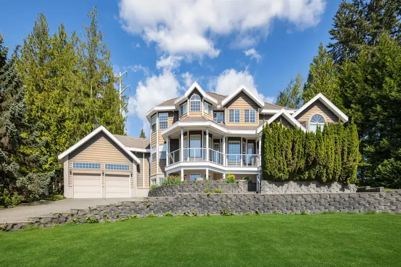 127 HEMLOCK DRIVE - photo 1 of 39