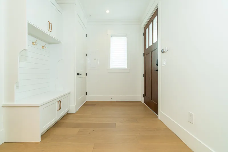 2047 E 51 AVENUE - photo 4 of 25