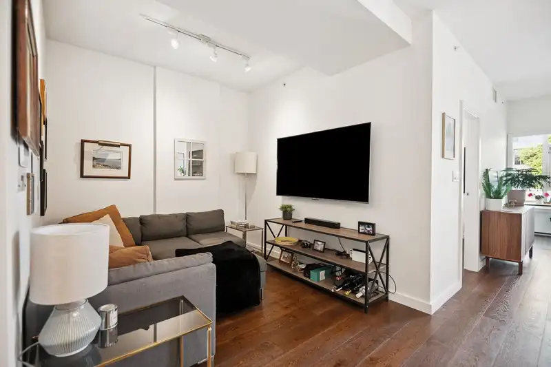 803 2507 MAPLE STREET - photo 3 of 37