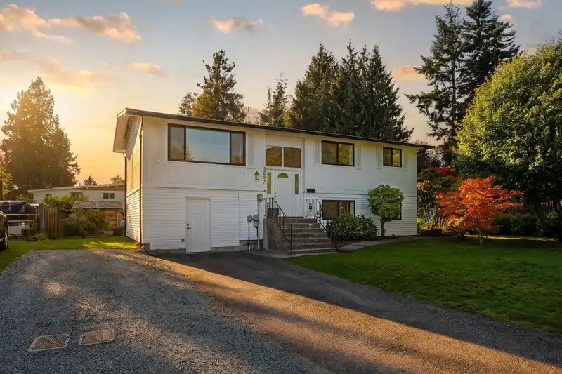 8237 VIOLA PLACE - photo 1 of 33