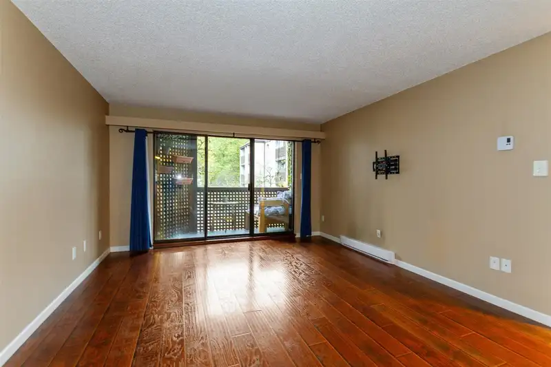 301 365 GINGER DRIVE - photo 3 of 21