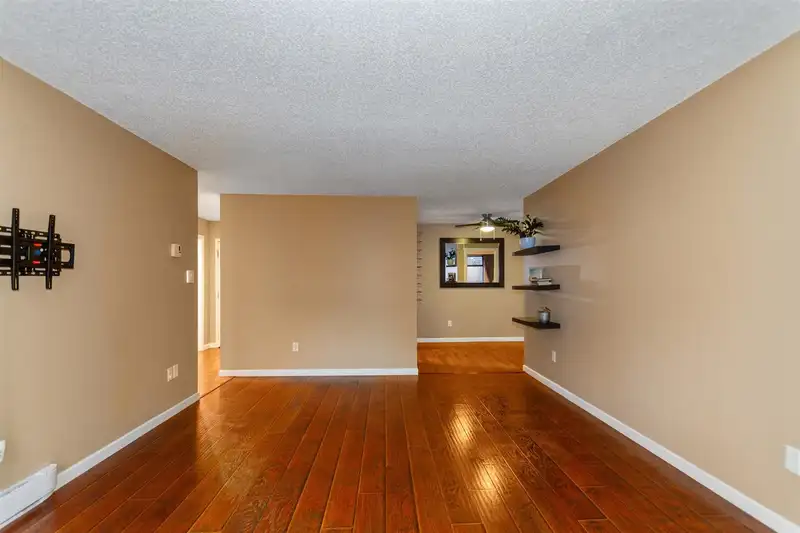 301 365 GINGER DRIVE - photo 4 of 21