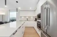 2106 8551 201 STREET - thumbnail 4