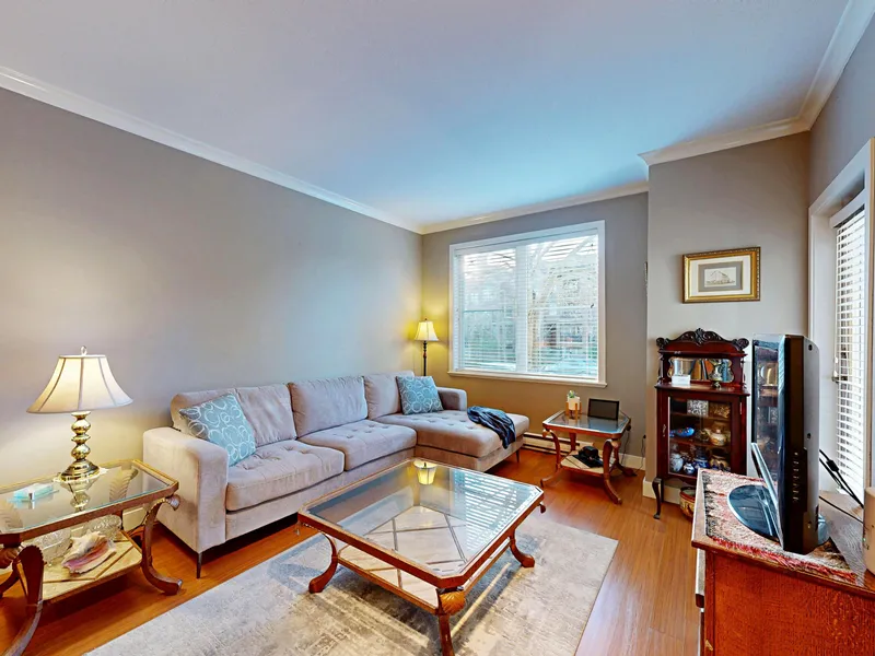 207 1375 VIEW CRESCENT - photo 2 of 25