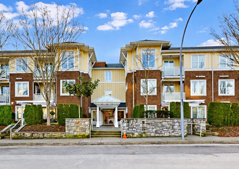 207 1375 VIEW CRESCENT - photo 3 of 25