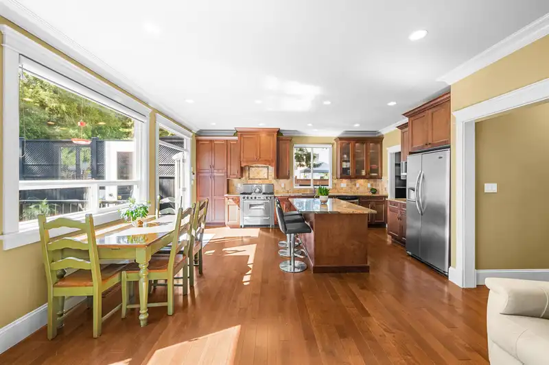 4375 UNDERWOOD AVENUE - photo 4 of 40