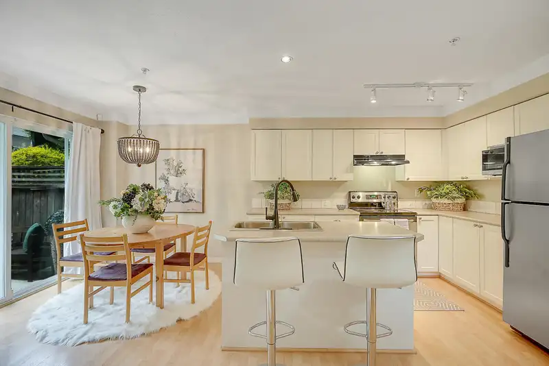 106 12711 64 AVENUE - photo 3 of 32