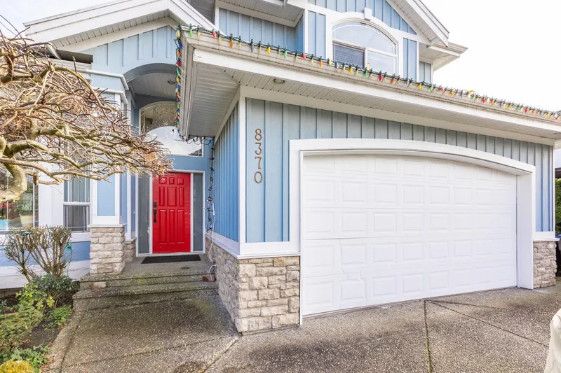 8370 168A STREET - photo 4 of 25