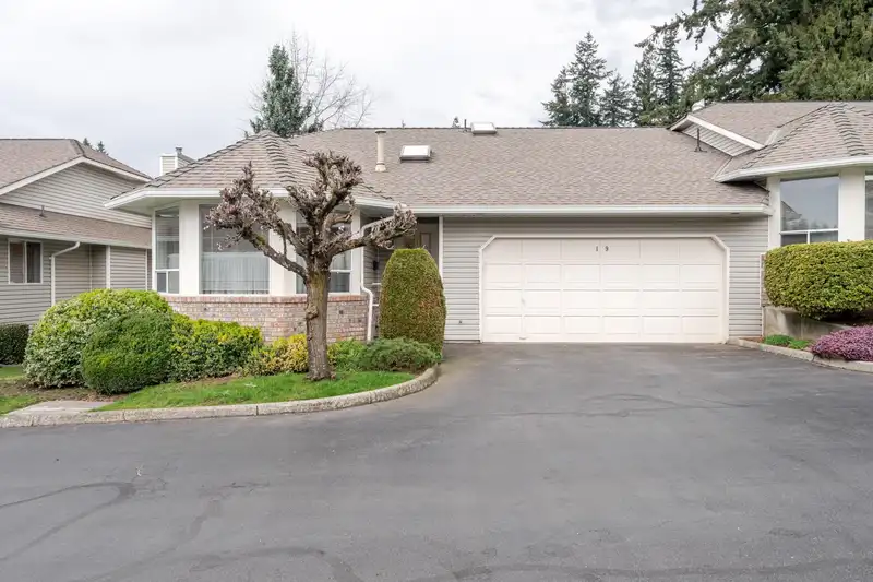 19 32615 MURRAY AVENUE - photo 1 of 40