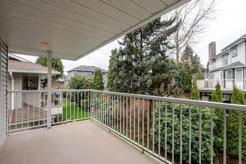 19 32615 MURRAY AVENUE - photo 4 of 40