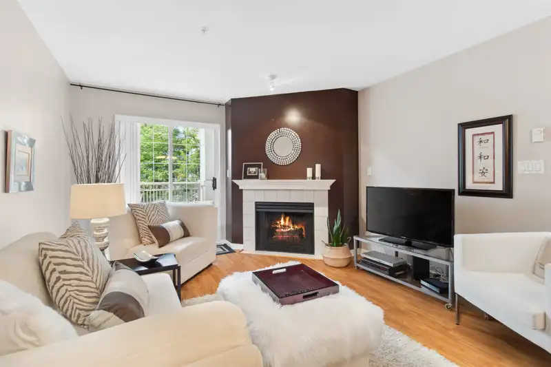 223 15268 105 AVENUE - photo 2 of 15