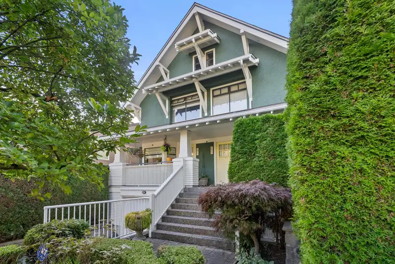 1813 MACDONALD STREET - photo 1 of 40