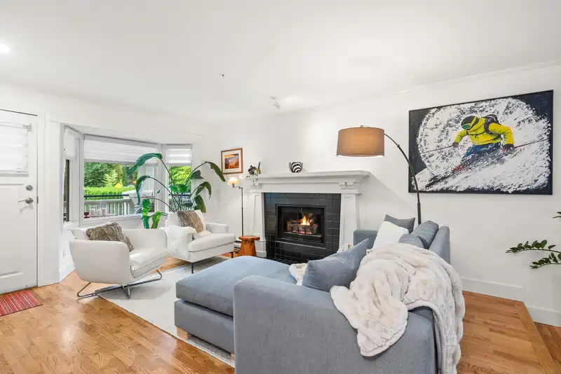 1813 MACDONALD STREET - photo 4 of 40