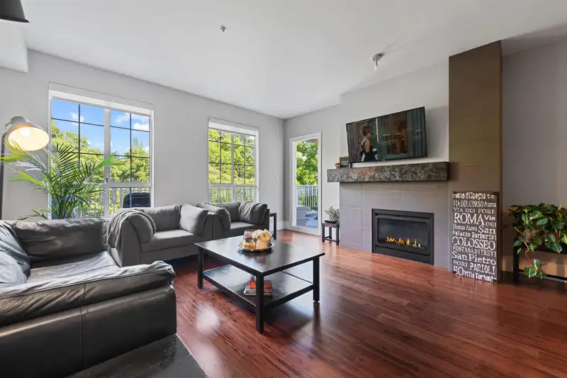 331 5835 HAMPTON PLACE - photo 1 of 33
