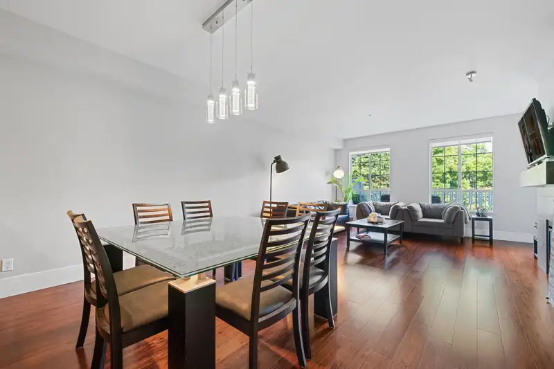 331 5835 HAMPTON PLACE - photo 4 of 33