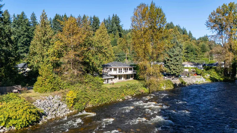 682 SEYMOUR BOULEVARD - photo 1 of 25