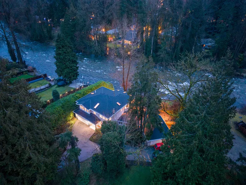 682 SEYMOUR BOULEVARD - photo 3 of 25