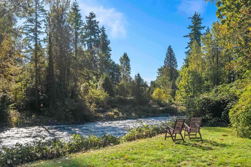 682 SEYMOUR BOULEVARD - photo 4 of 25