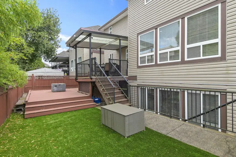 6351 167B STREET - photo 3 of 25