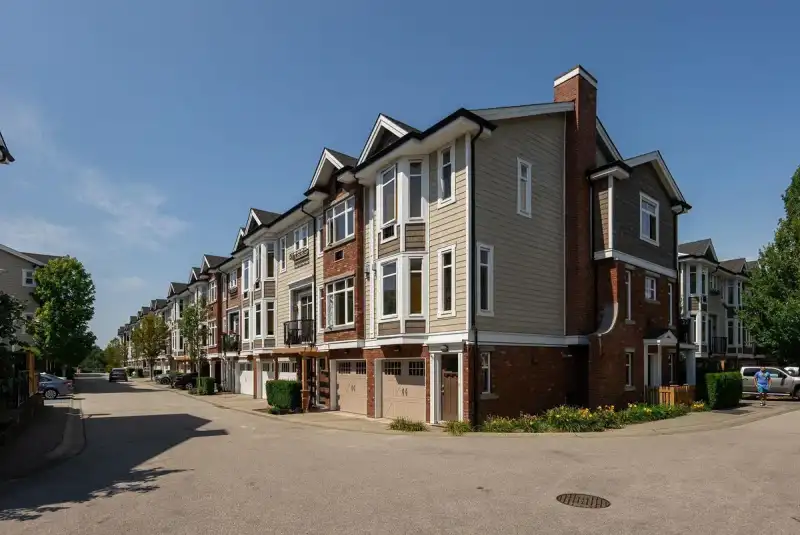 112 20738 84 AVENUE - photo 1 of 39