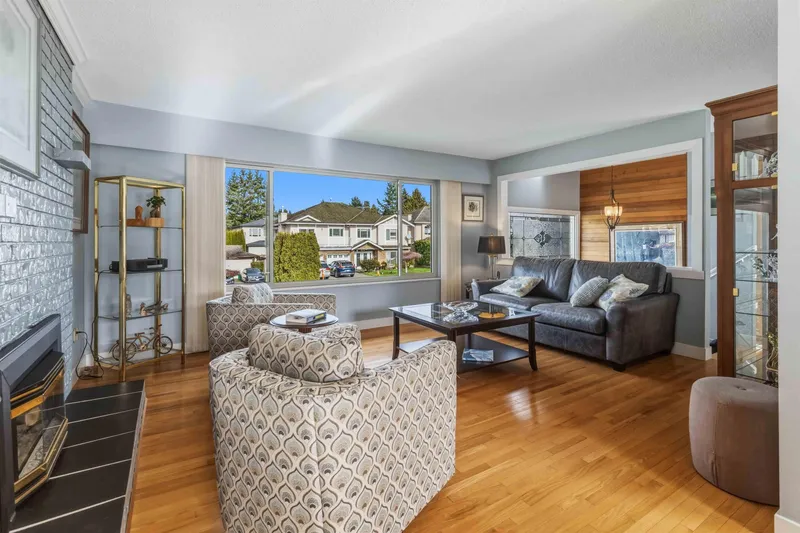 11078 83A AVENUE - photo 4 of 25