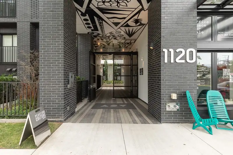 321 1120 E GEORGIA STREET - photo 1 of 38