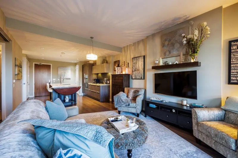 208 1616 COLUMBIA STREET - photo 1 of 25