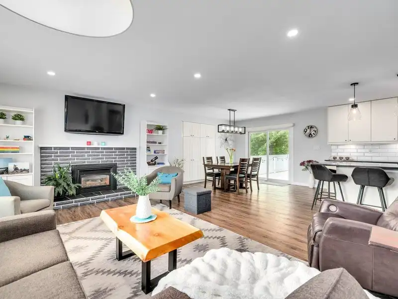 9327 117 STREET - photo 4 of 36