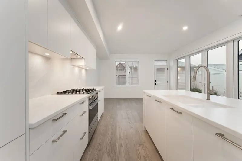 6445 HARROW AVENUE - photo 4 of 10