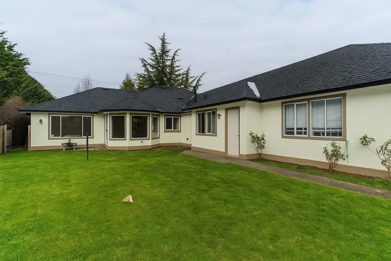 2892 140 STREET - photo 2 of 25