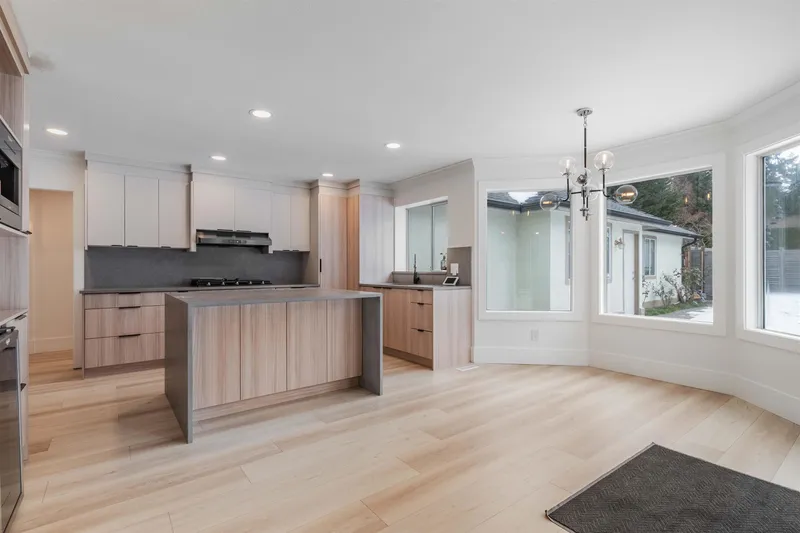 2892 140 STREET - photo 4 of 25