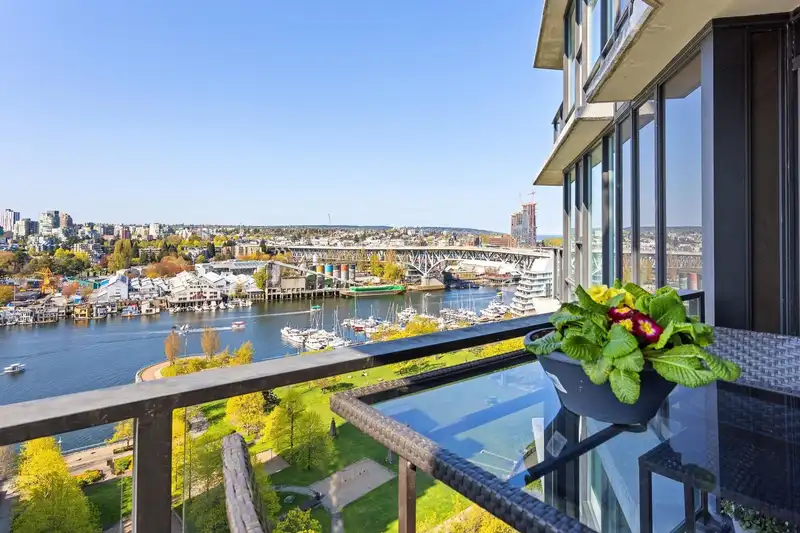 1902 455 BEACH CRESCENT - photo 1 of 37
