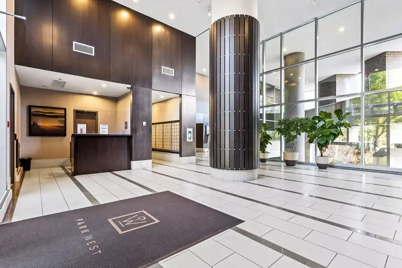 1902 455 BEACH CRESCENT - photo 3 of 37
