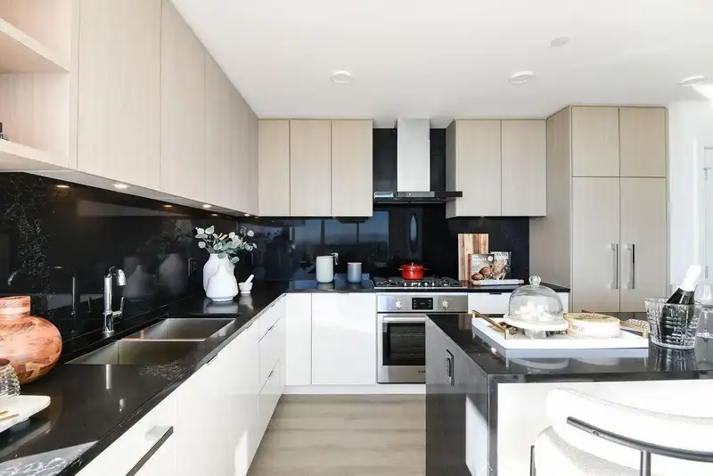 1803 4988 BENNETT STREET - photo 1 of 10