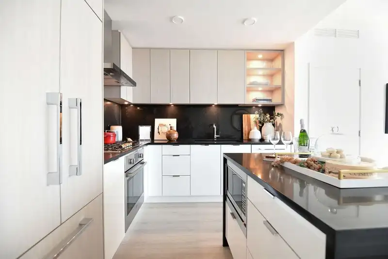 1803 4988 BENNETT STREET - photo 3 of 10