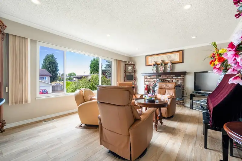 6620 GAINSBOROUGH DRIVE - photo 4 of 24