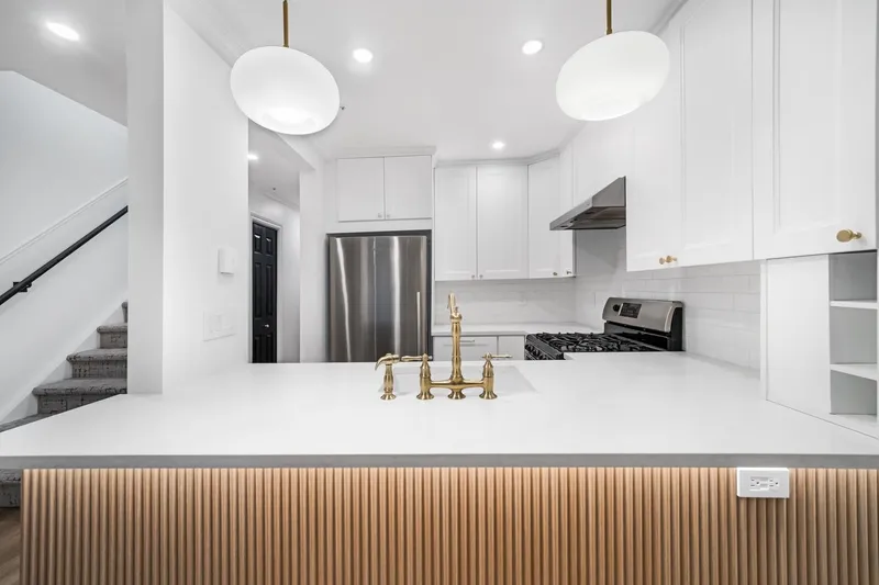 1407 PENDRELL STREET - photo 3 of 25