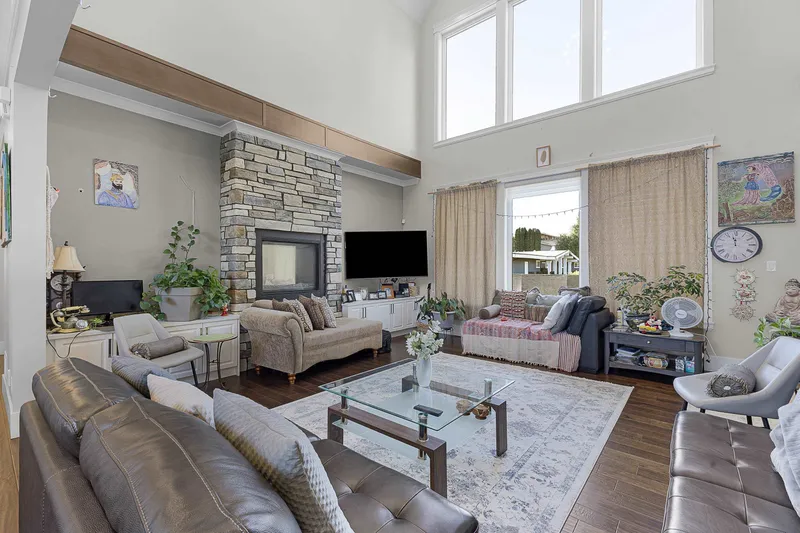 4033 PRAIRIE STREET - photo 3 of 25