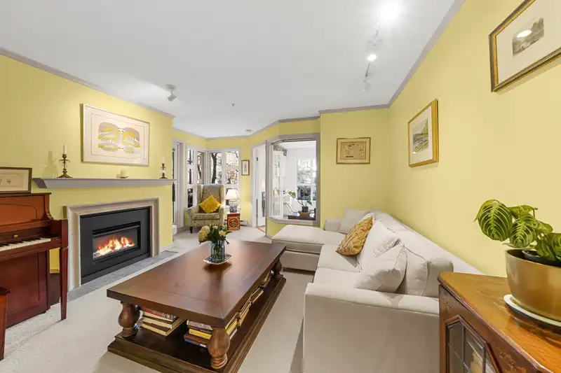 202 2161 W 12TH AVENUE - photo 3 of 33